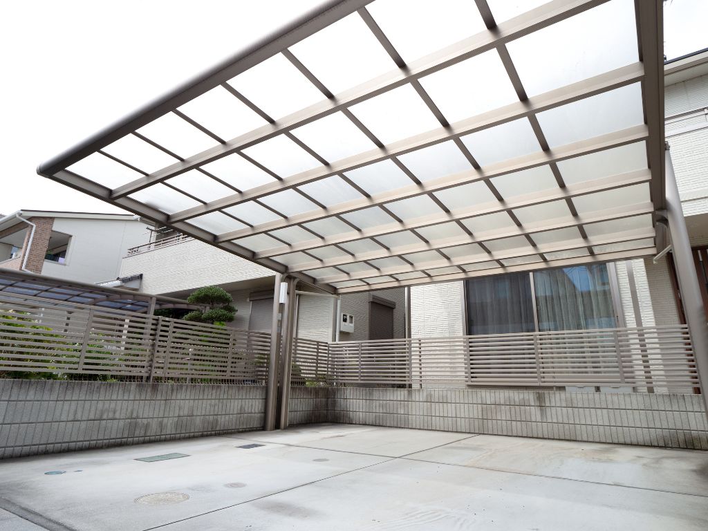 カーポート内部